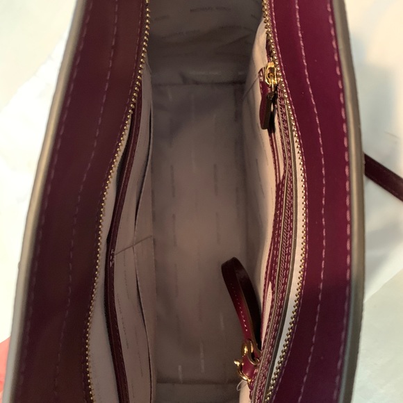 Purple monogrammed Michael Kors purse - Picture 4 of 8